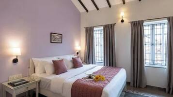 Deluxe Room | Egyptian cotton sheets, premium bedding, in-room safe, desk