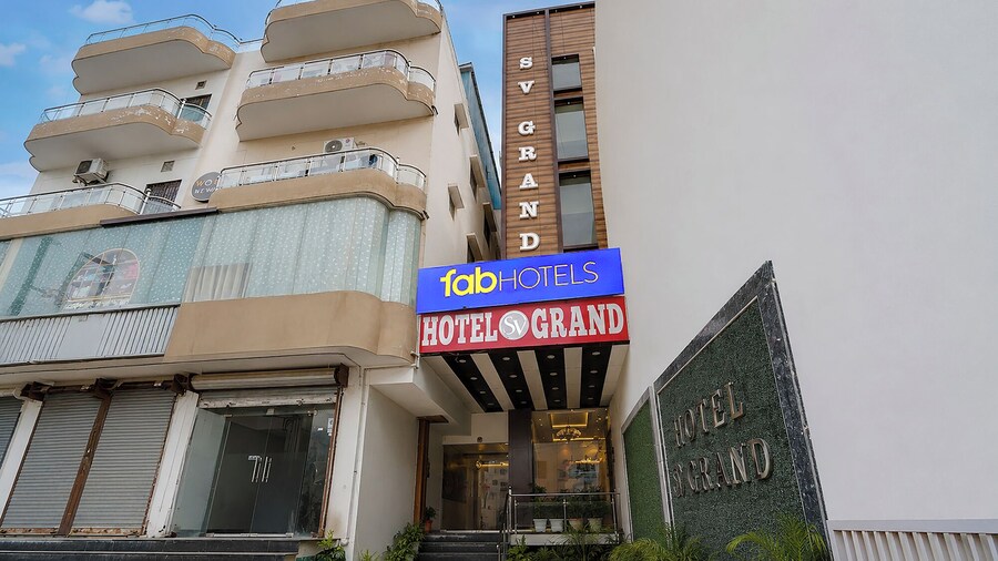 FabHotel SV Grand I - 1 KM From Kashi Vishwanath Temple