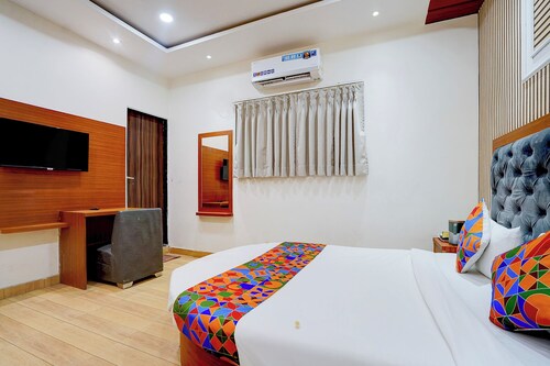 FabHotel SV Grand I - 1 KM From Kashi Vishwanath Temple