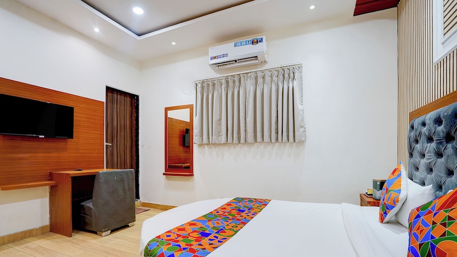 FabHotel SV Grand I - 1 KM From Kashi Vishwanath Temple