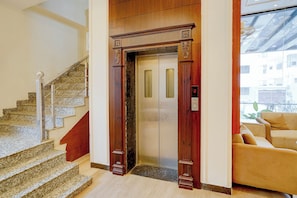 Elevator - Fabhotel Sv Grand I (Varanasi)