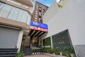 Front of property - Fabhotel Sv Grand I (Varanasi)