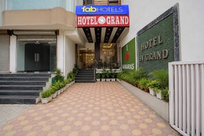 A hotel entrance with a sign for 'HOTEL GRAND' and a 'fahHOTELS' sign above. - FabHotel SV Grand I - 1 KM From Kashi Vishwanath Temple (Varanasi)