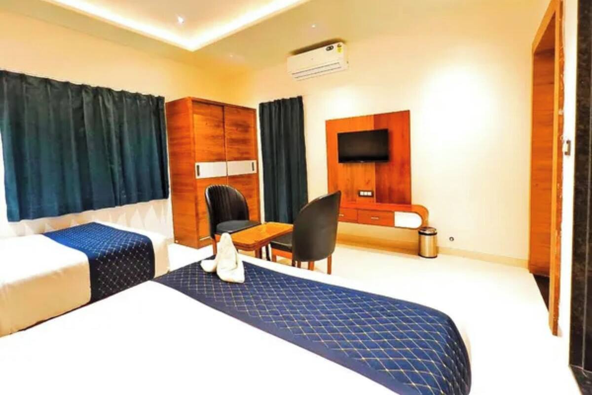 Egyptian cotton sheets, premium bedding, desk, free WiFi