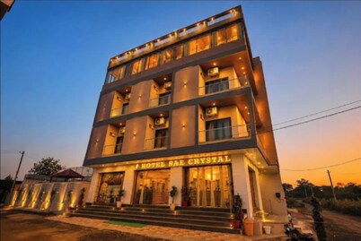 Fabhotel The Crystal
