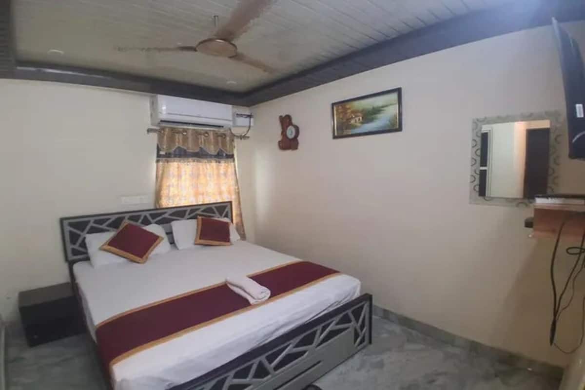 Deluxe Room | Egyptian cotton sheets, premium bedding, in-room safe, desk