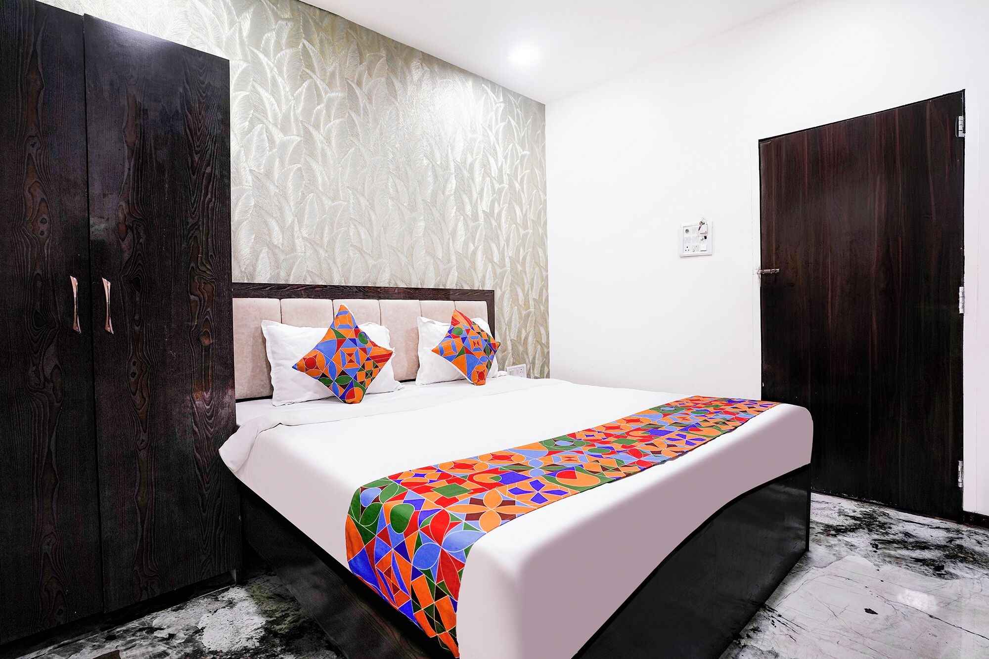 Egyptian cotton sheets, premium bedding, in-room safe, desk