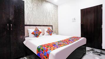 Egyptian cotton sheets, premium bedding, in-room safe, desk