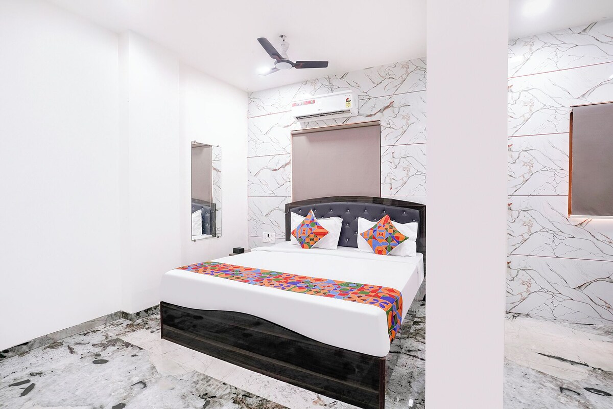 Deluxe Room | Egyptian cotton sheets, premium bedding, in-room safe, desk