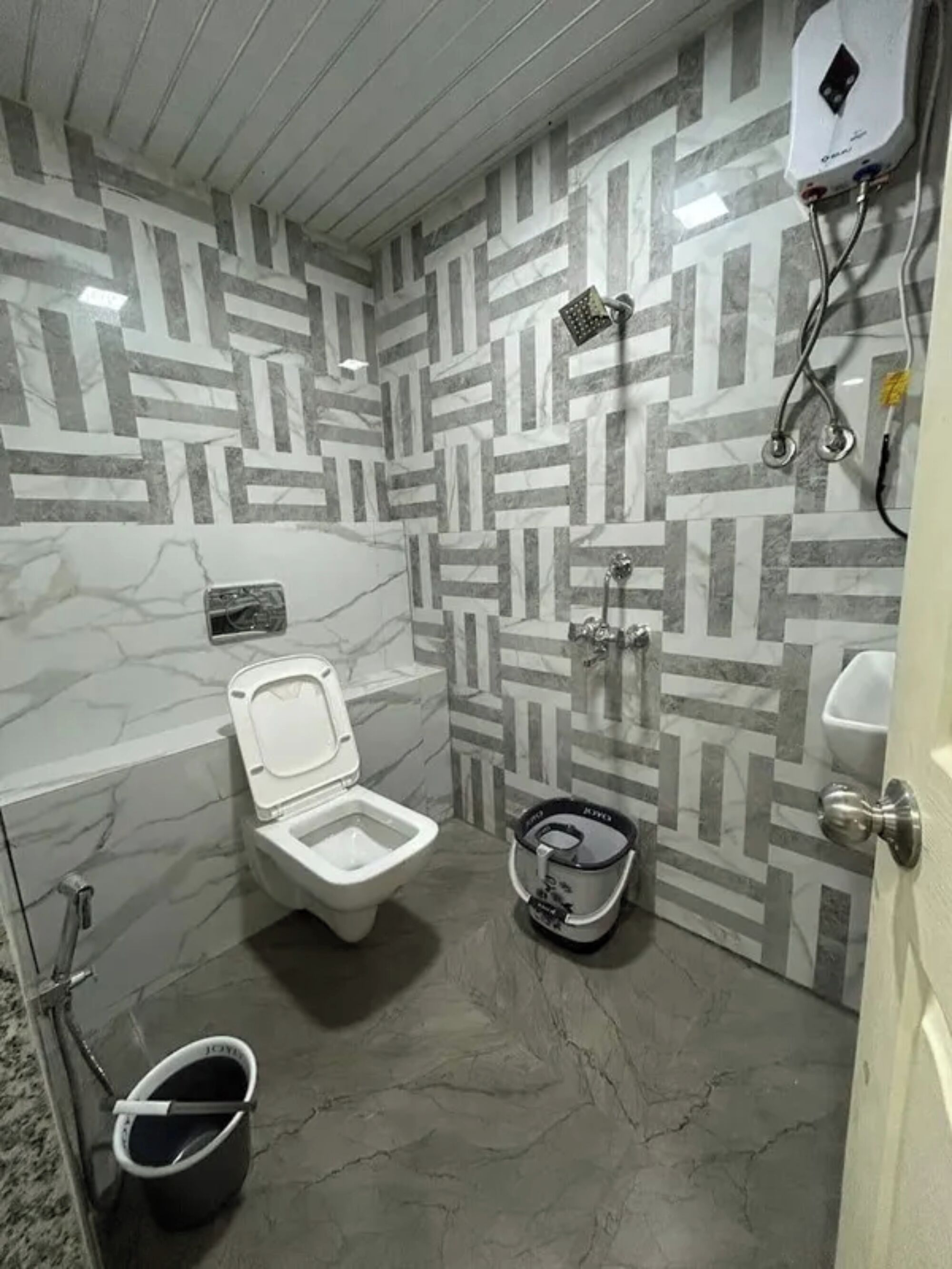 Bruser, brusehoved med spredningseffekt, gratis toiletartikler