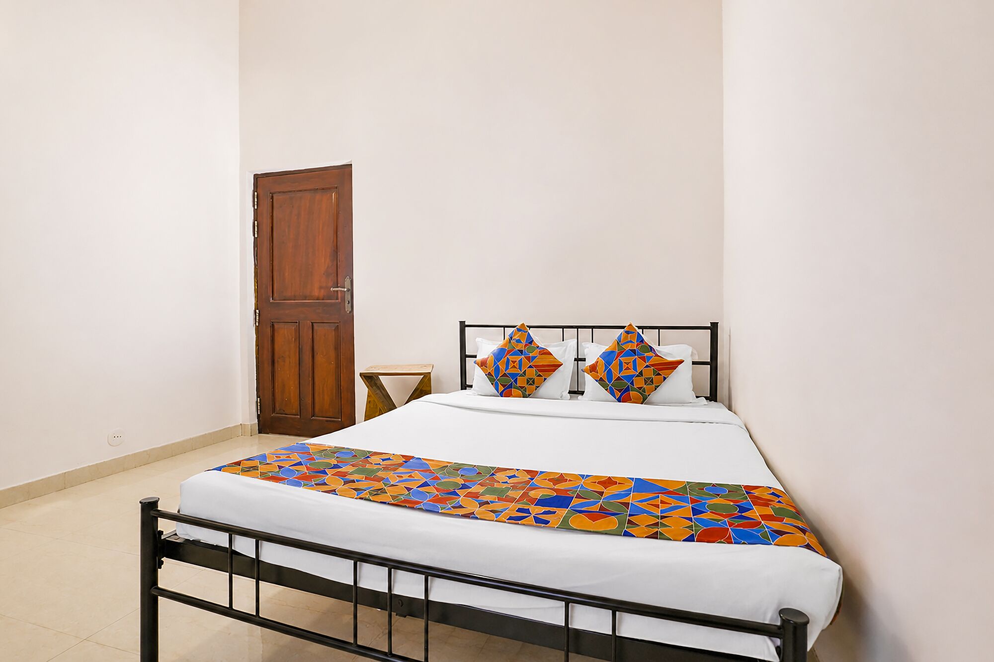 Egyptian cotton sheets, premium bedding, in-room safe, desk