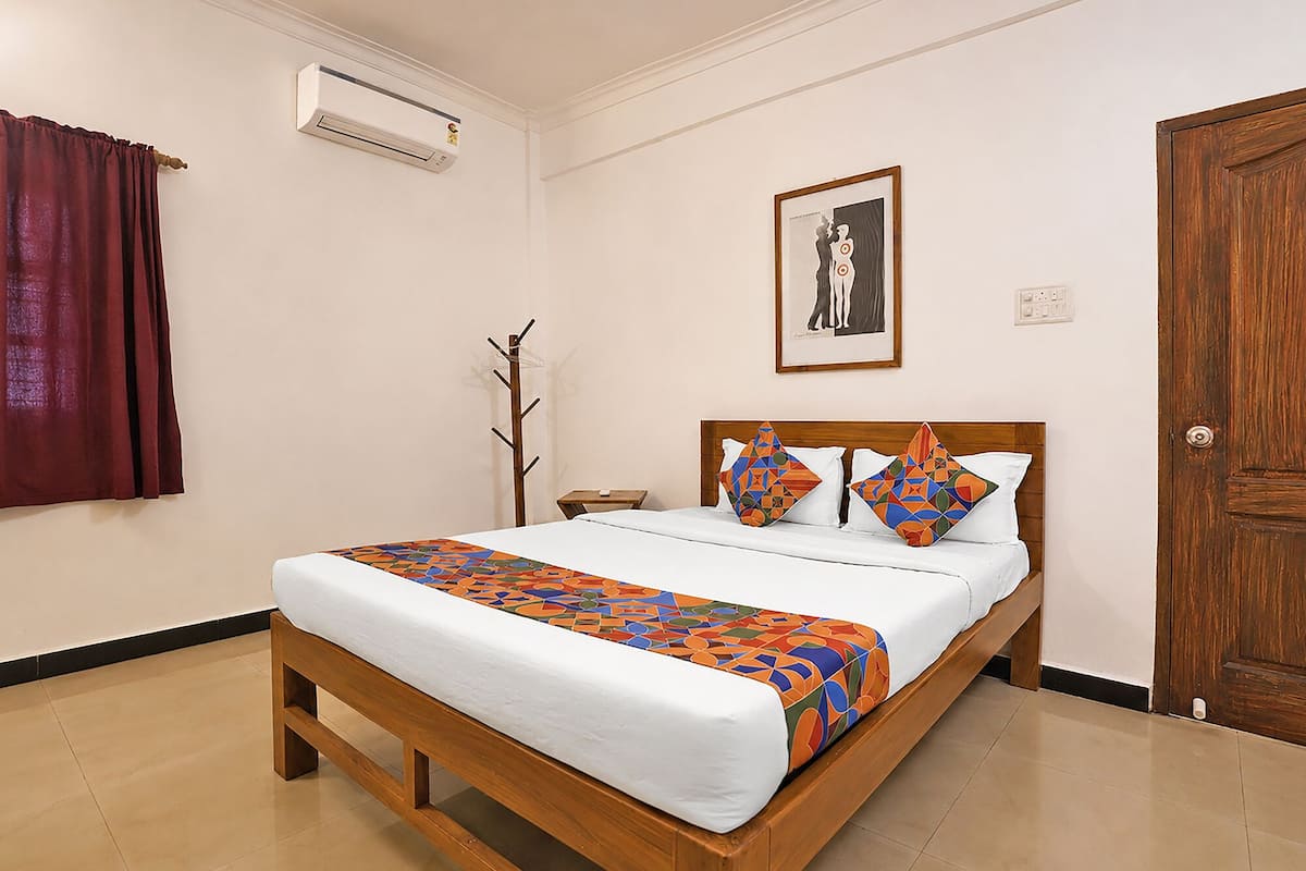 Deluxe Room | Egyptian cotton sheets, premium bedding, in-room safe, desk