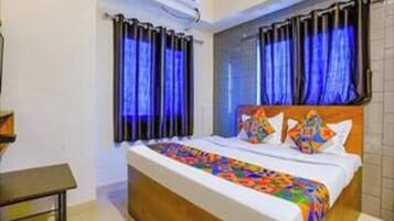 Egyptian cotton sheets, premium bedding, in-room safe, desk