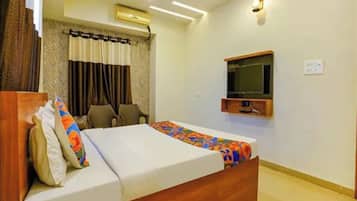 Egyptian cotton sheets, premium bedding, in-room safe, desk