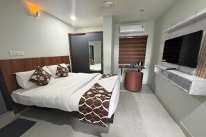Egyptian cotton sheets, premium bedding, in-room safe, desk - Fabhotel New Srinika Premium (Hyderabad)