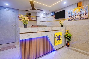 Quầy tiếp tân