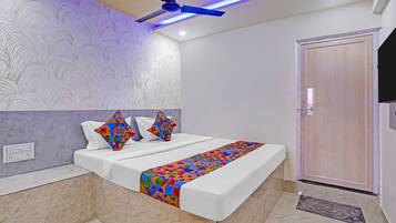 Egyptian cotton sheets, premium bedding, in-room safe, desk