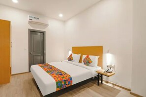 Premium Room | Egyptian cotton sheets, premium bedding, in-room safe, desk - Fabhotel Bsa (Lucknow)