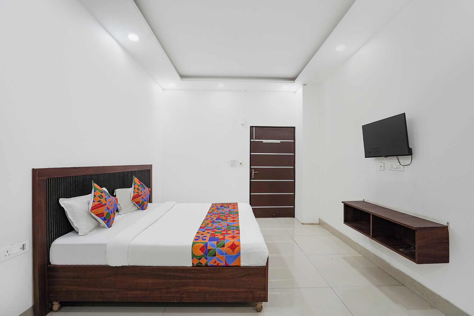 Deluxe Room | Egyptian cotton sheets, premium bedding, in-room safe, desk