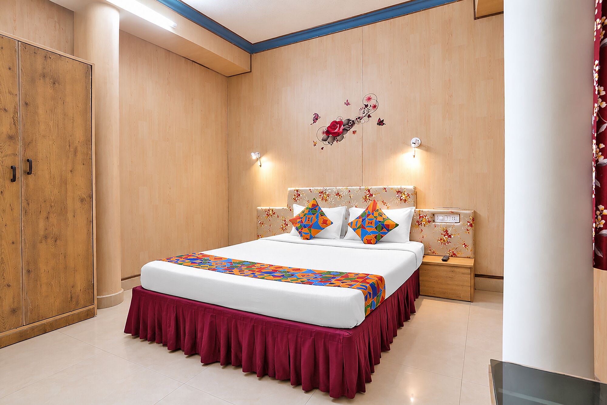 Un dormitorio con cama, mesita de noche, armario y un adorno en la pared.