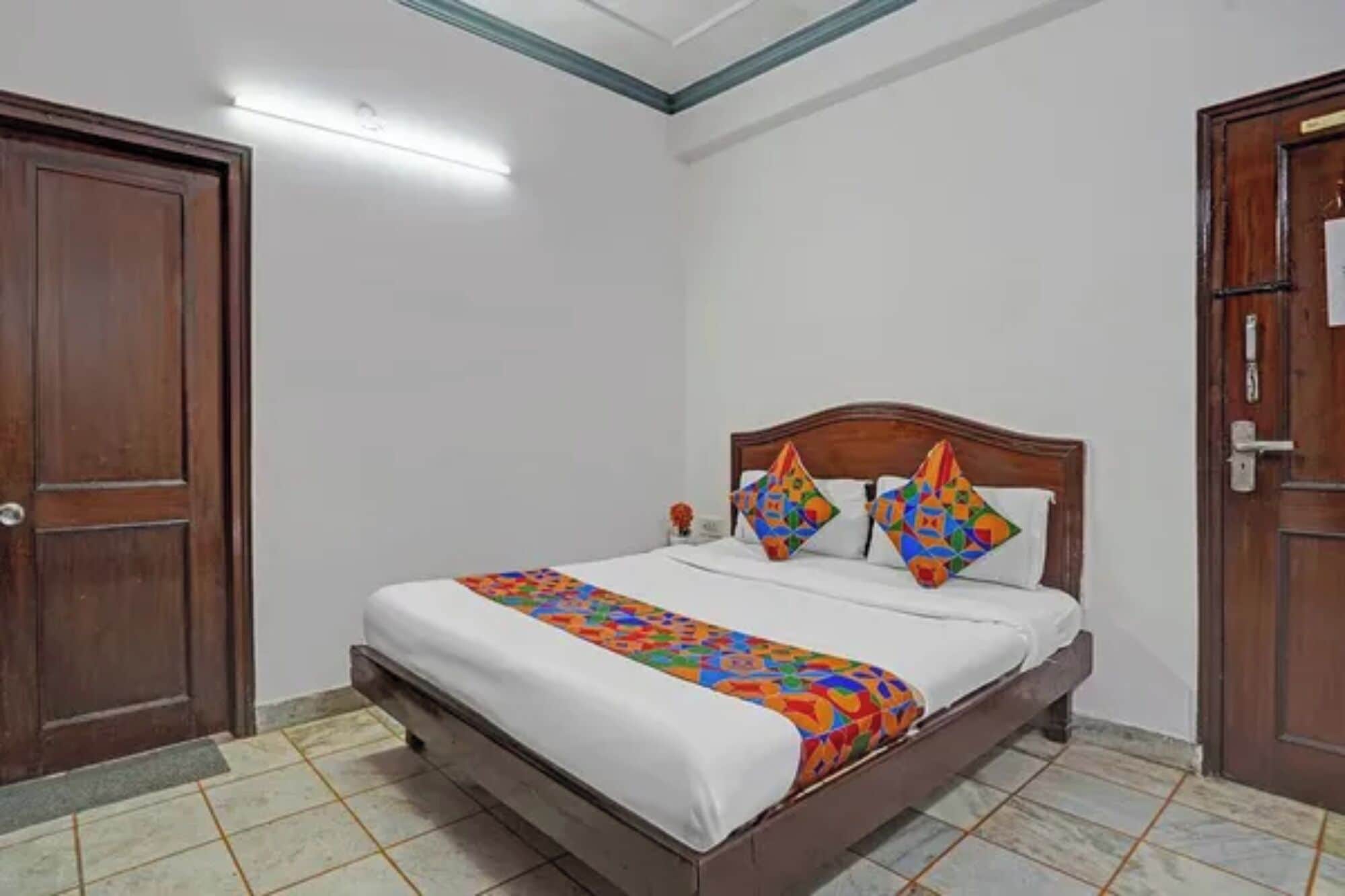 Egyptian cotton sheets, premium bedding, in-room safe, desk