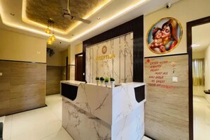 Egyptian cotton sheets, premium bedding, in-room safe, desk - Fabhotel Golden Inn Kr Puram (Bangalore)