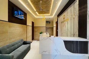 Reception - Fabhotel Golden Inn Kr Puram (Bangalore)