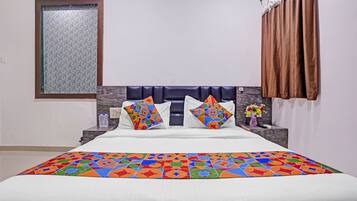 Egyptian cotton sheets, premium bedding, in-room safe, desk