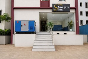 Property entrance - Fabhotel Swagath Inn (Hyderabad)