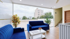 Lobby sitting area - Fabhotel Swagath Inn (Hyderabad)