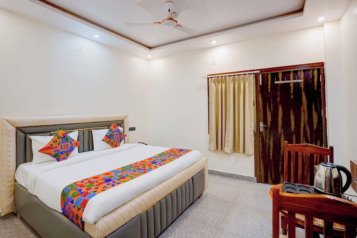 Deluxe Room | Egyptian cotton sheets, premium bedding, in-room safe, desk