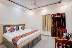 Deluxe Room | Egyptian cotton sheets, premium bedding, in-room safe, desk - Fabhotel Ramanjnaeya (Ayodhya)