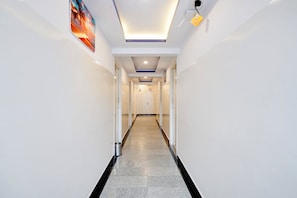 Lobby - Fabhotel Dhaya Grand Inn (Bengaluru)