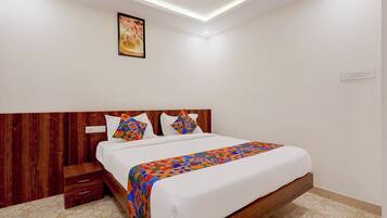 Egyptian cotton sheets, premium bedding, in-room safe, desk