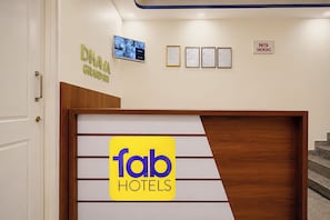 Reception - Fabhotel Dhaya Grand Inn (Bengaluru)