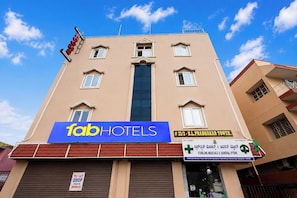 Front of property - Fabhotel Dhaya Grand Inn (Bengaluru)