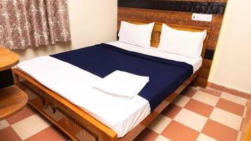 Egyptian cotton sheets, premium bedding, in-room safe, desk