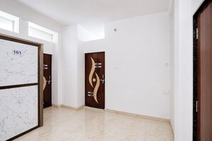 Lobby - Fabhotel National Banaras Inn (Varanasi)