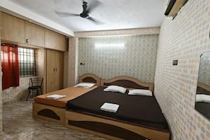 Egyptian cotton sheets, premium bedding, in-room safe, desk - Fabhotel T Nagar Residency (Chennai)