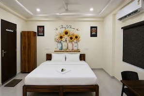 Deluxe Room | Egyptian cotton sheets, premium bedding, in-room safe, desk - Fabhotel Ganesh (Hyderabad)