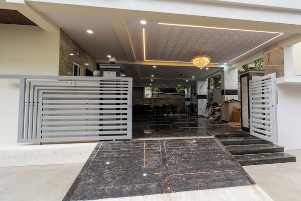 Free self parking - Fabhotel Ganesh (Hyderabad)