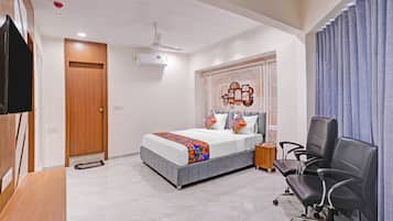 Egyptian cotton sheets, premium bedding, in-room safe, desk