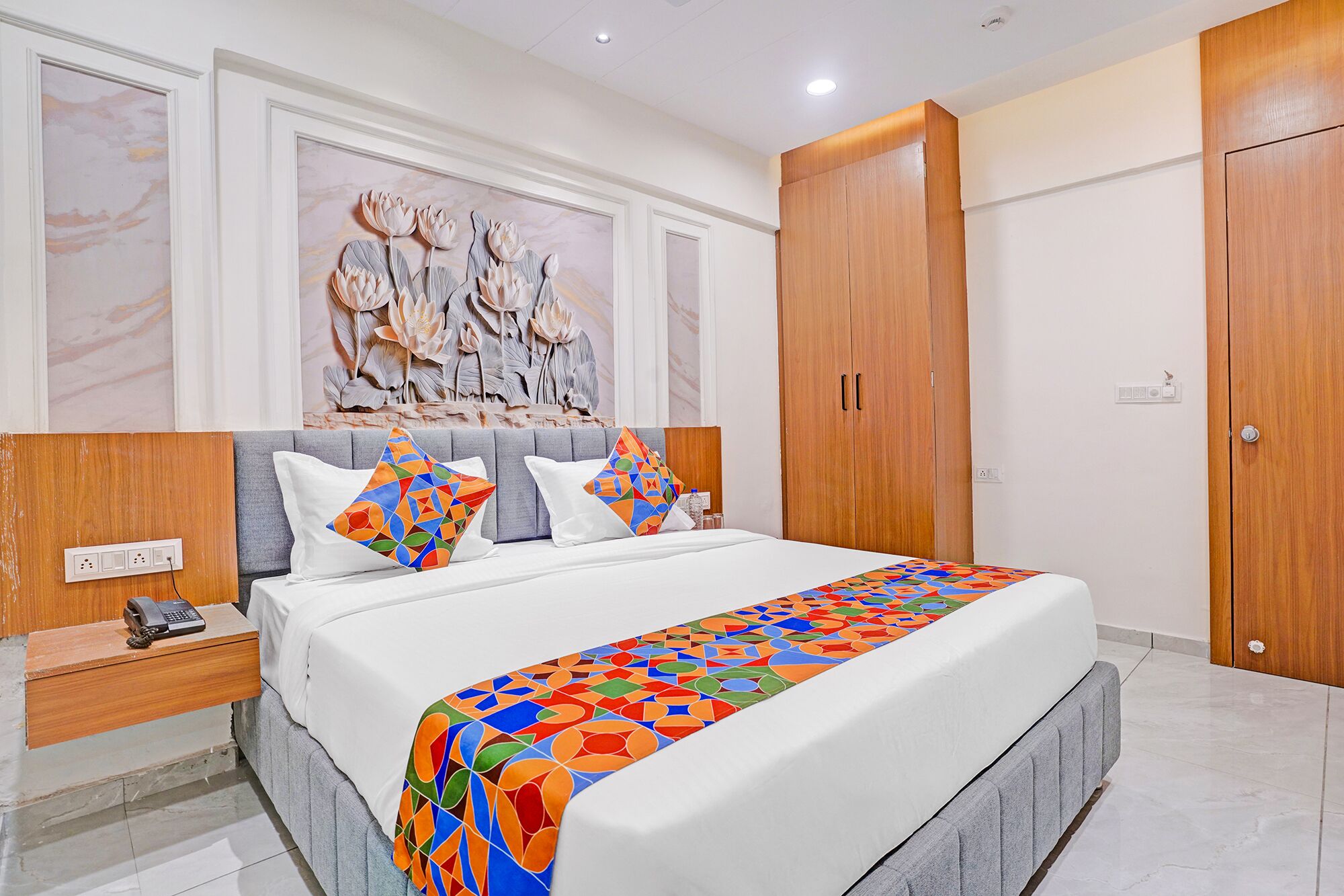 Egyptian cotton sheets, premium bedding, in-room safe, desk