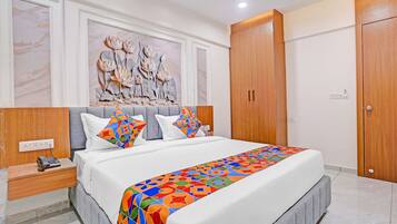 Egyptian cotton sheets, premium bedding, in-room safe, desk