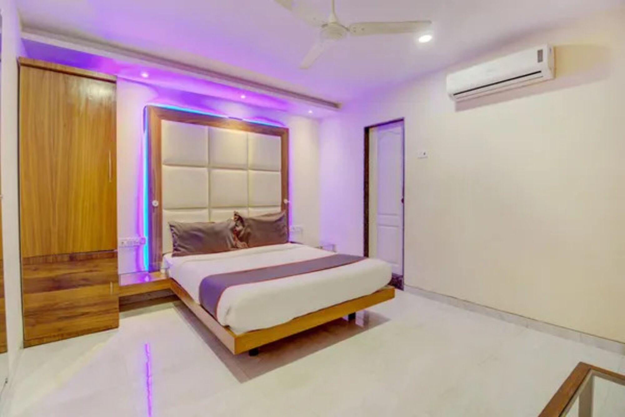 Habitación familiar | Sábanas de algodón egipcio y ropa de cama de alta calidad 