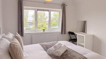 3 bedrooms, iron/ironing board, WiFi, bed sheets