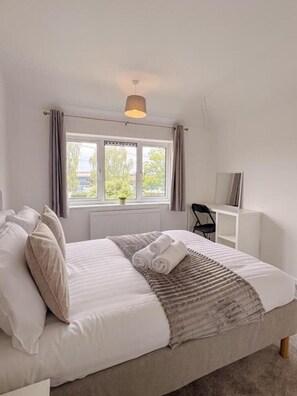 3 bedrooms, iron/ironing board, WiFi, bed sheets