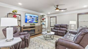 Comfort Room | Living area