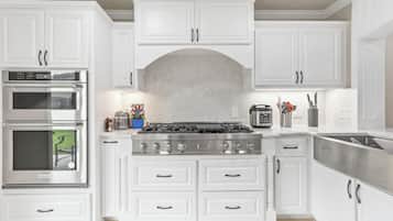 Comfort Room | Private kitchen