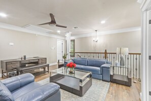 Chambre Confort | Coin séjour